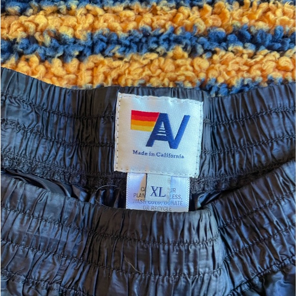 AV Ultra Light Jogger Shorts - Picture 2 of 4